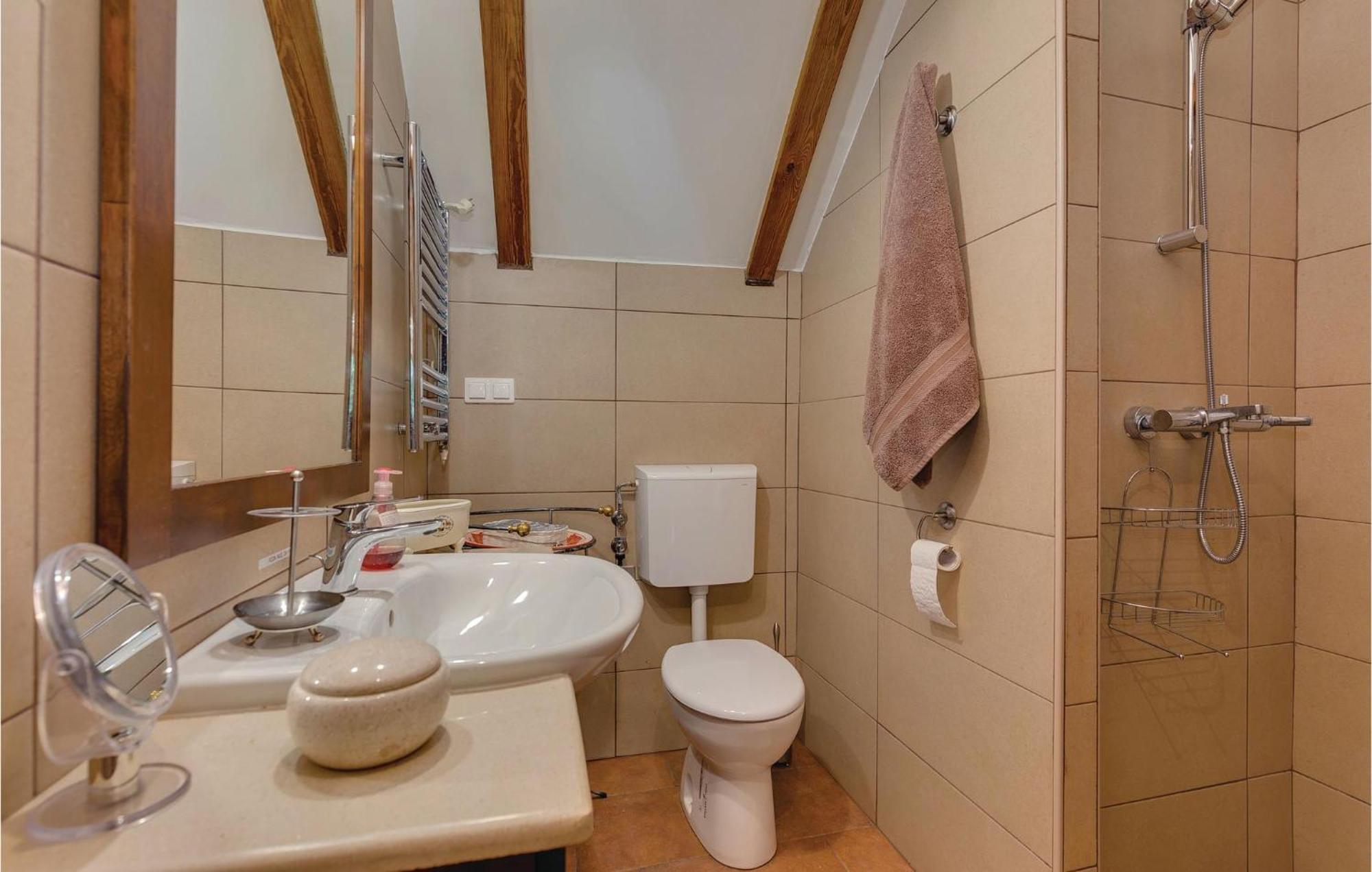 Stunning Home In Bribir With Kitchen Luaran gambar